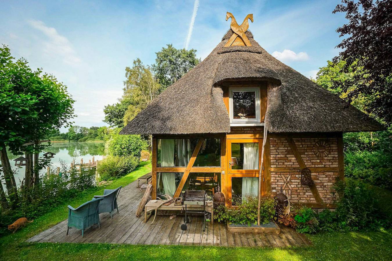 Fischerkate am See mit magischem Garten in Grebin, Südliche Ostseeküste