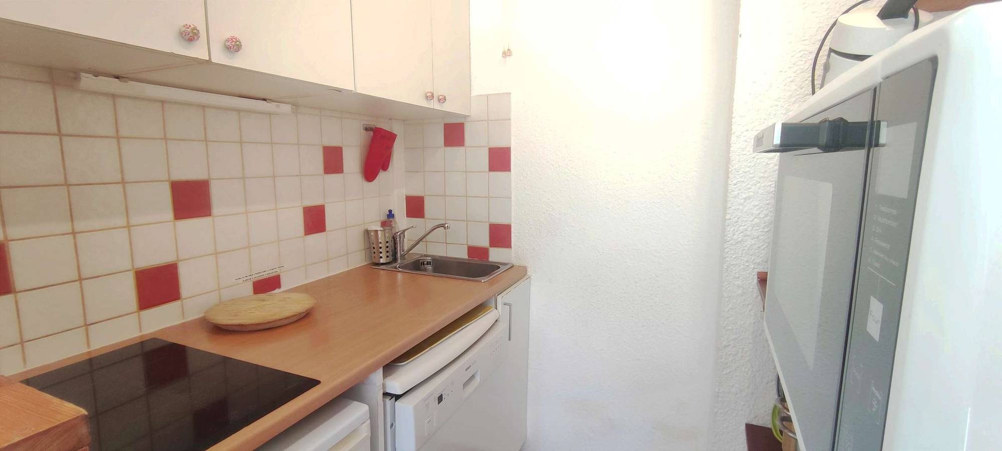 Geheel vakantieappartement, Very bright south facing studio next to the cable car in Isola 2000, Isola