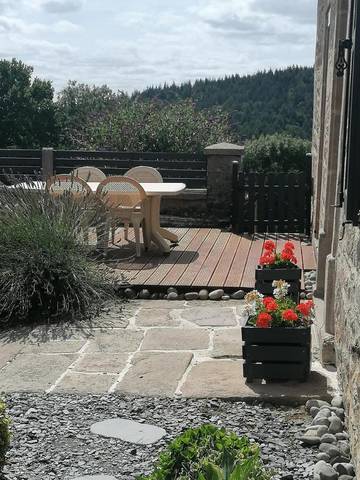 Maison d’hôte pour 5 personnes, avec terrasse ainsi que jardin et vue à Mercœur