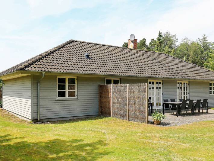 Ferieudlejning for 12 personer, med Jacuzzi og Terrasse samt Sauna i Hou
