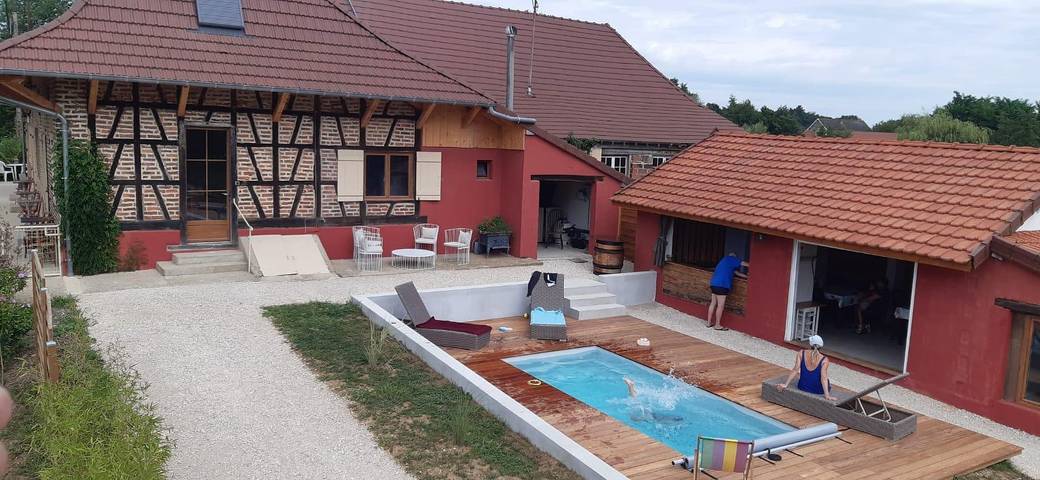 Gîte pour 3 personnes, avec piscine et jardin