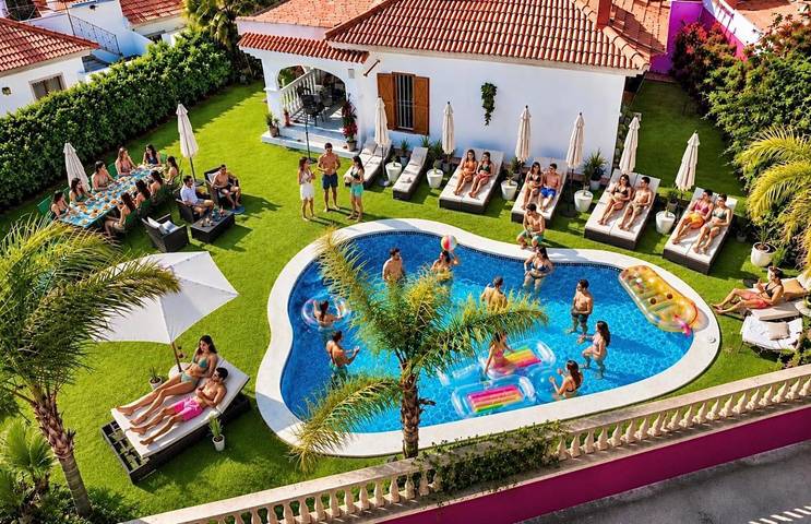 Villa pour 25 personnes, avec piscine ainsi que terrasse et vue, animaux acceptés à Benidorm - 2