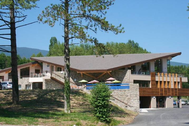 Parc de vacances pour 4 personnes, avec piscine ainsi que sauna et jardin dans les Alpes francaises - 3