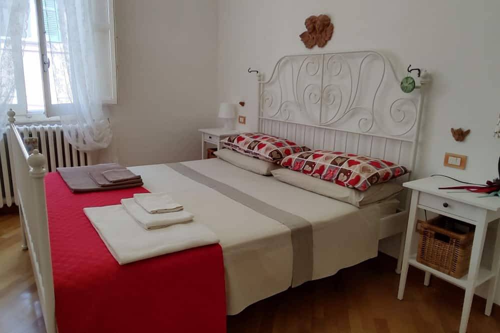 Ganze Wohnung, Wohnung Im Vollen Historischen Zentrum in Pesaro, Valle del Metauro
