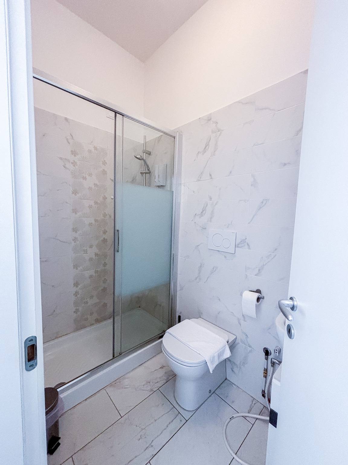 Habitación Girasol - Doble con Jardín Compartido, Wi-Fi y Aire Acondicionado in Prato, Provincia de Prato