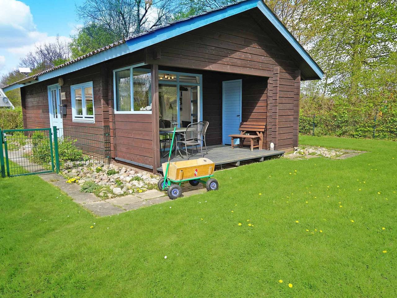 Blockhaus mit grossem Grundstück und Zaun - - mit W-Lan Glasfaser in Ostseebad Damp, Damp