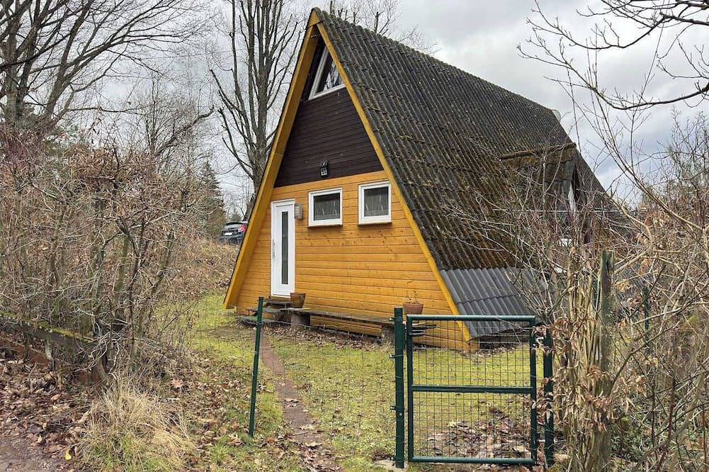 Nurdachhaus im Pfälzer Wald für bis zu 6 Personen mit Terrasse, Garten und Wlan in Gossersweiler-Stein, Trifelsland