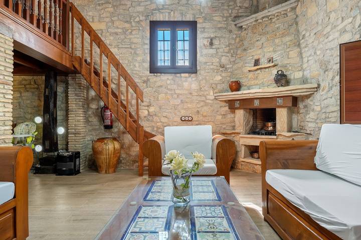 Chalet "Casa de Pedra" with Mountain View, Shared Pool & Wi-Fi in Querol, Alt Camp