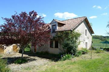 Gîte pour 9 personnes, avec terrasse et jardin à Sorges
