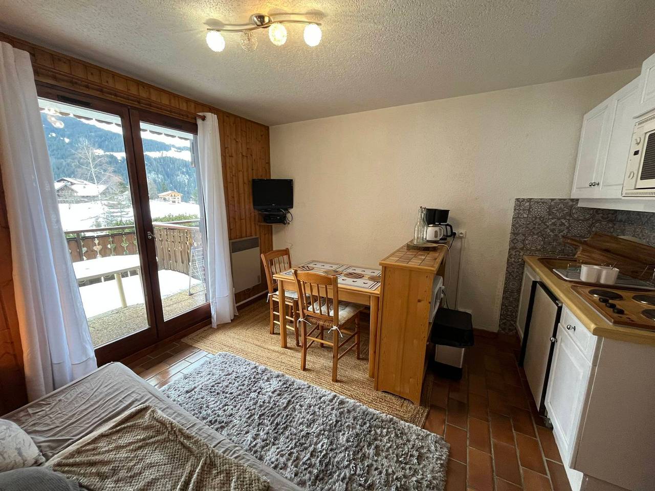 Appartement entier, Charmant 2 pièces au bord du lac de Vonnes avec terrasse in Chatel, Les Portes du Soleil