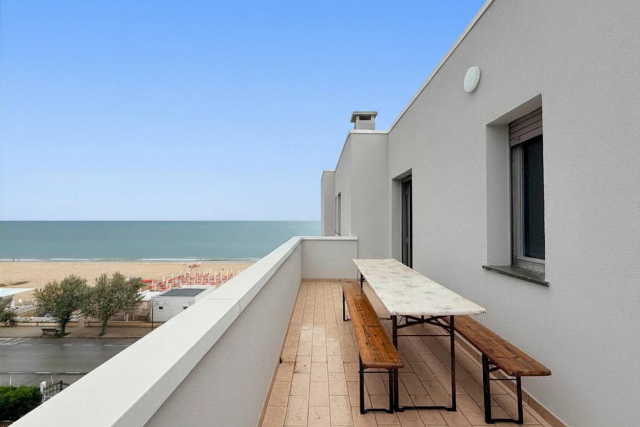 Appartamento intero, Se278 – Senigallia, trilocale fronte mare con balcone e posto auto in Senigallia (comune), Provincia di Ancona