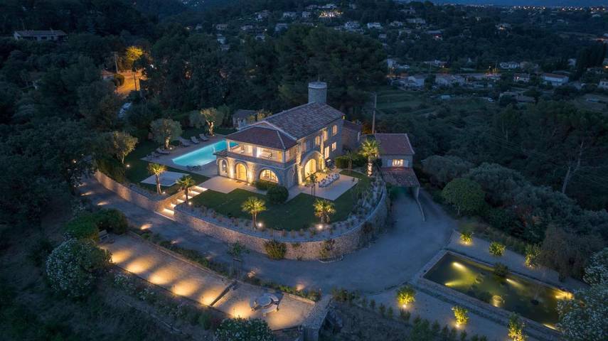 Villa pour 14 personnes, avec piscine ainsi que vue et jardin à Saint-Paul-de-Vence