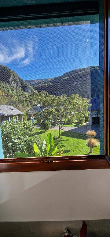 Location de vacances pour 14 personnes, avec vue ainsi que piscine et jardin, animaux acceptés dans Geu - 3