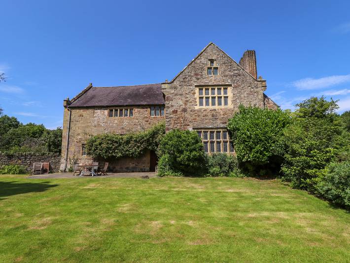 Holiday rental for 9 people, with Garden in Flintshire