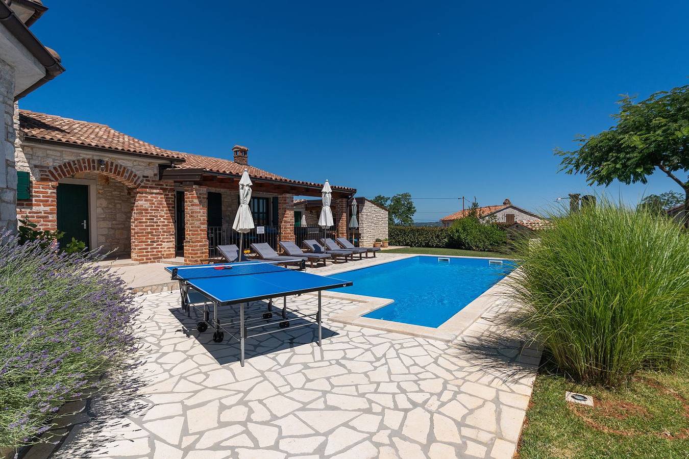 Mediterrane Villa mit Privatpool, Grill, Tischtennis und unweit des Radwegs Parenzana in Vizinada, Zentralistrien