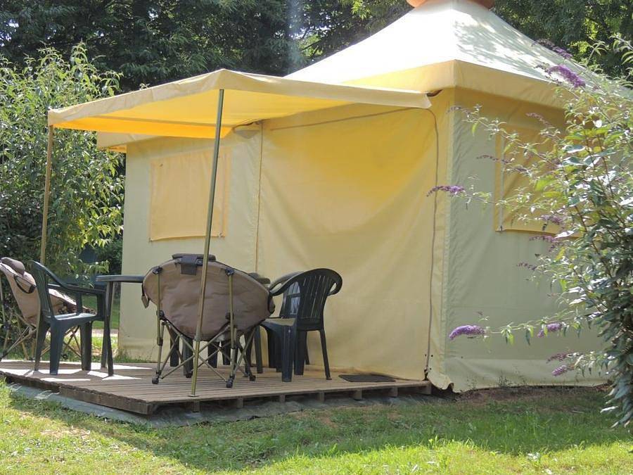 Flower Camping les Nauves - Tienda 5 personas - Alojamiento Estándar (Sin Instalaciones Sanitarias) in Belvès, Périgord Noir