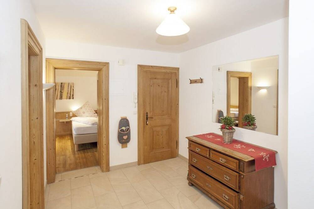 Ganze Wohnung, Ferienwohnung Insel Wörth mit 95 qm, 2 Schlafzimmer, 1 Wohn-Schlafbereich, max. 8 Personen in Seehausen am Staffelsee, Das Blaue Land