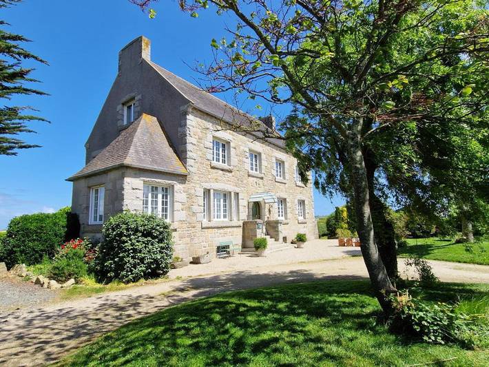 Location de vacances pour 2 personnes, avec jardin et vue à Plougoulm - 2