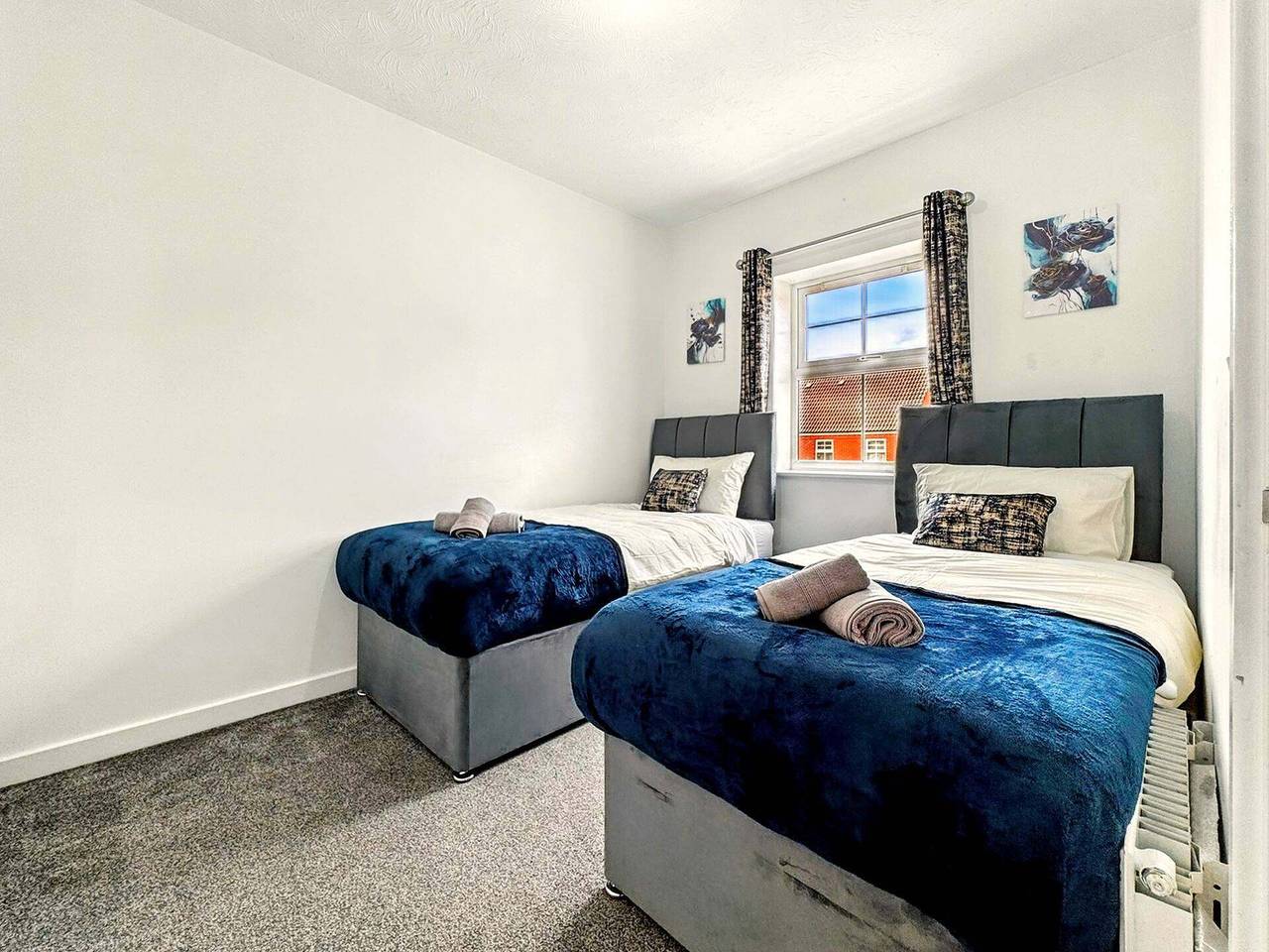 Oakwood House  6 Bed 11 Sleeps Garden-Free Parking in Leicester, Heart of England