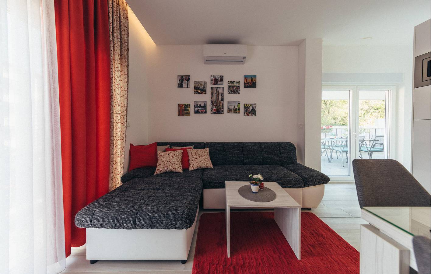 Ganze Ferienwohnung, Gemütliche Ferienwohnung mit Pool, Terrasse und nur 1 km vom Strand Uvala Bočići entfernt in Okrug Gornji, Ciovo