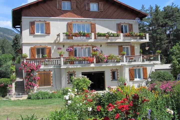 Gîte pour 8 personnes à Beauvezer