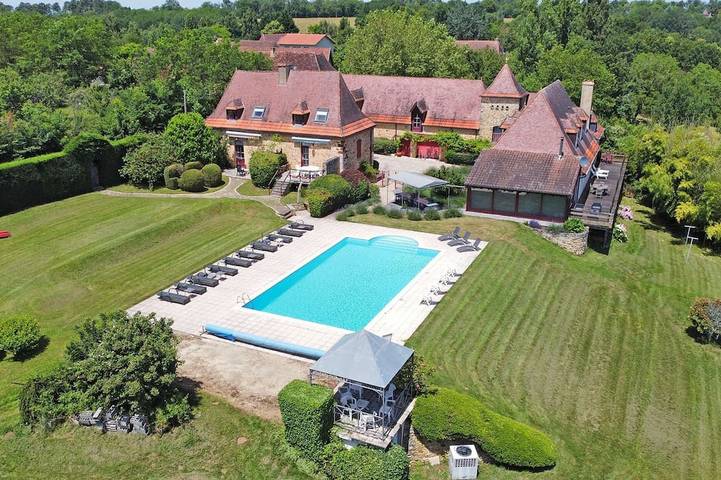 Location de vacances pour 18 personnes à Rouffignac-Saint-Cernin-de-Reilhac
