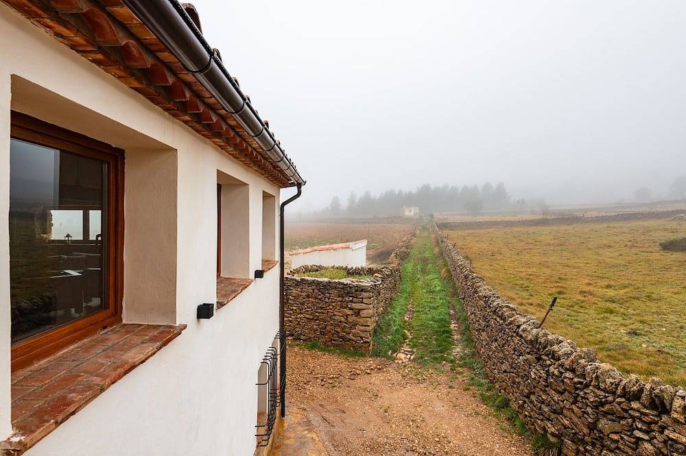 Apartamento 'El Nido' con vistas a la montaña, terraza privada y jardín privado in Villafranca de Cid, Provincia de Castellón