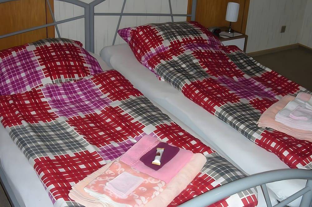 Ganze Wohnung, Apartment „Ferienwohnung für 4 Personen“ mit Gemeinschaftsgarten und Wlan in Künzell, Rhön-Hessen