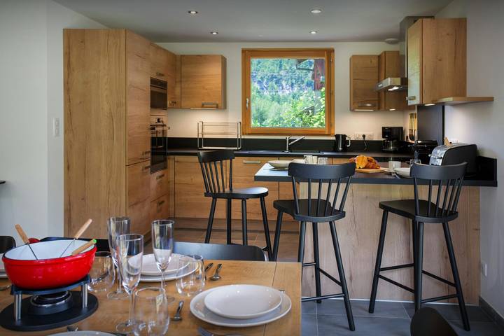 Contemporary chalet for 13 in scenic mountain village - Ovo Network in Sixt-Fer-à-Cheval, Region Bonneville
