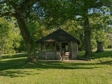 Gîte pour 2 personnes, avec piscine et jardin à Pluneret