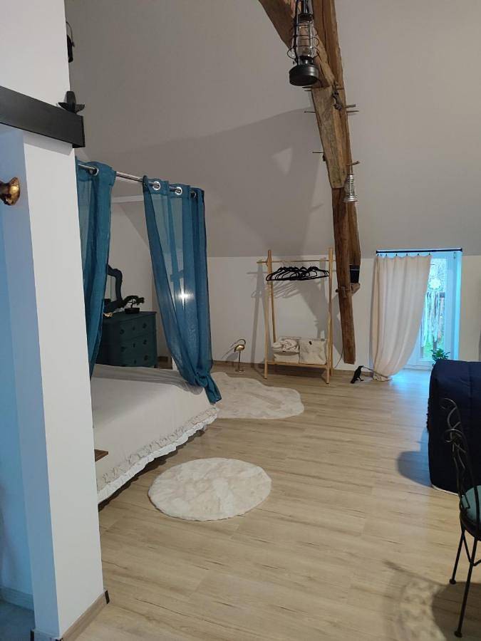 Gîte pour 2 personnes, avec Balcon ainsi que Terrasse et Vue dans Celon