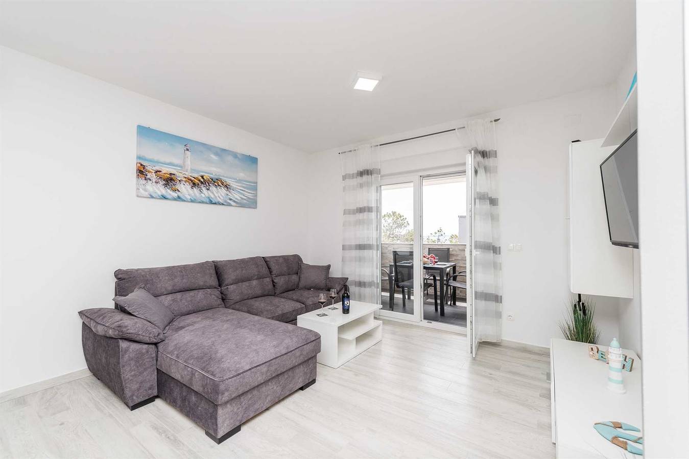 Entire apartment, Apartment in a quiet area | for 6 persons | partial sea view in Vir