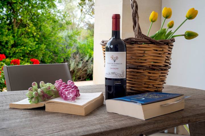 Entire apartment, Apartment 'Tenuta Vigna Corallo - Dalia' with Shared Pool, Wi-Fi and Air Conditioning in Baia dei Turchi, Otranto region