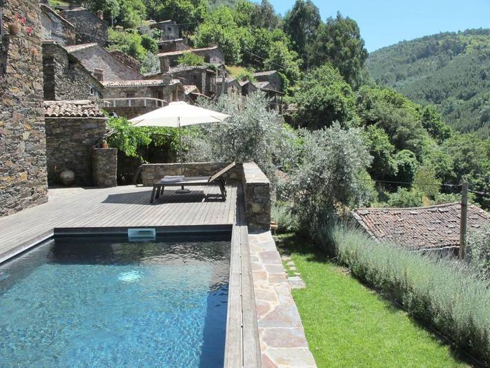 Casa de férias para 6 pessoas, com piscina e vista e ainda jardim na Serra da Lousã