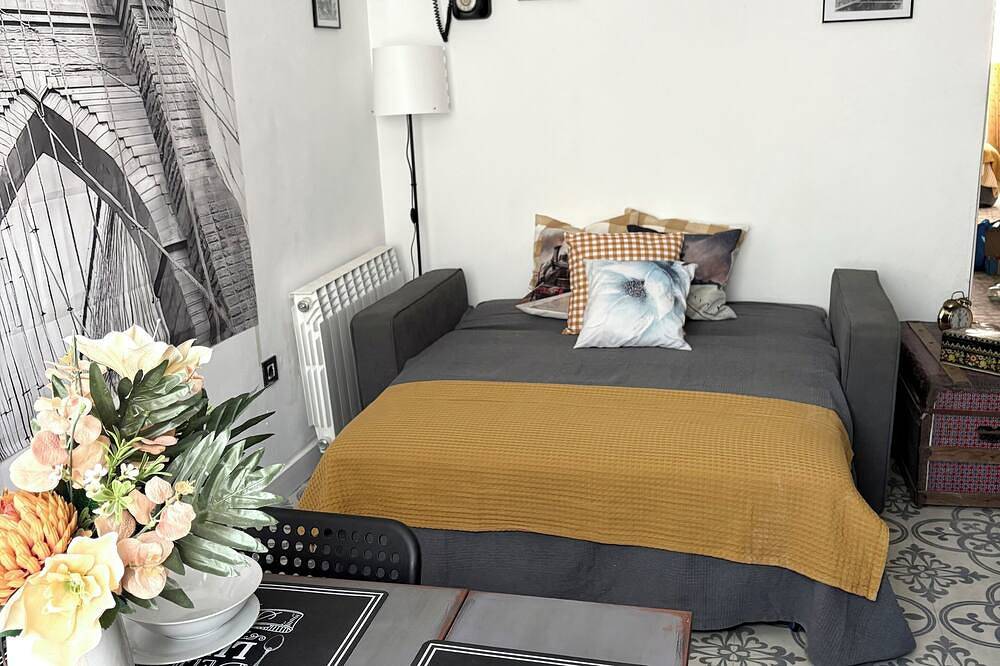 Entire apartment, \"Casa 1931 \" Breakfast, free Wifi! in Valladolid, Valladolid Province