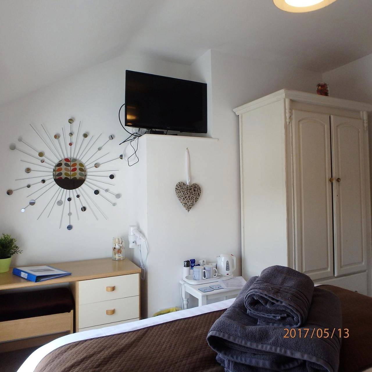 Small Double Room with Private Bathrooom in Tywyn, Snowdonia