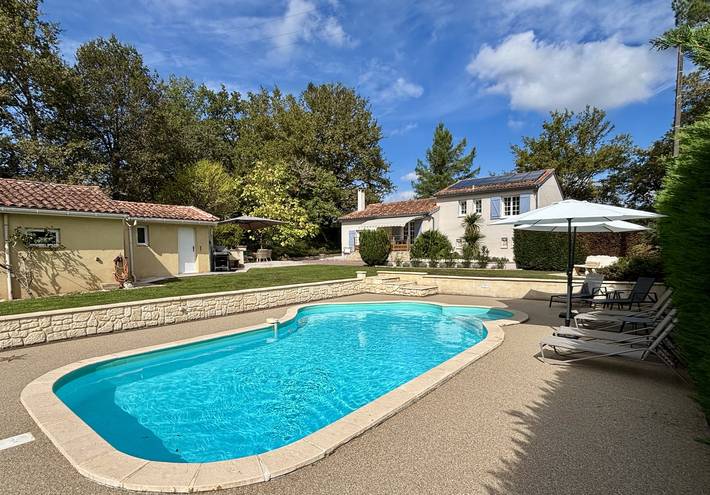 Gîte pour 8 personnes, avec piscine
