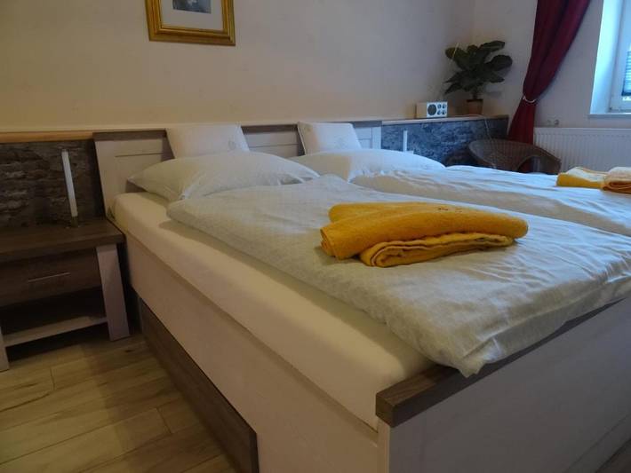 Apartamento de vacaciones para 3 personas, con vistas además de piscina y jardín - 1