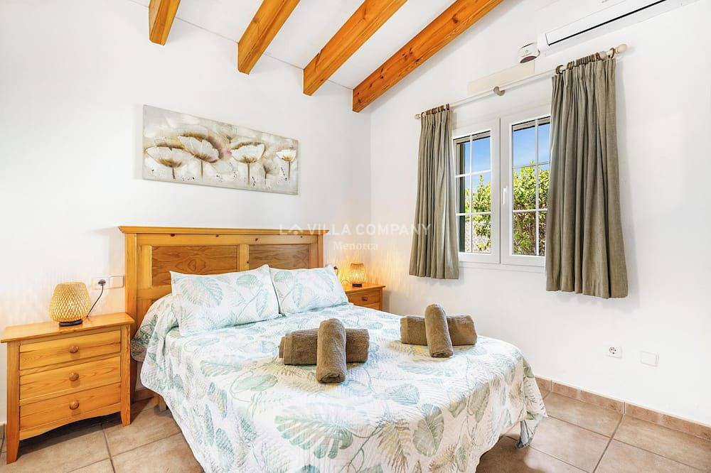 Beach Resort Villa with Private Pool and Air-conditioning in Cala en Porter, Alaior Municipality