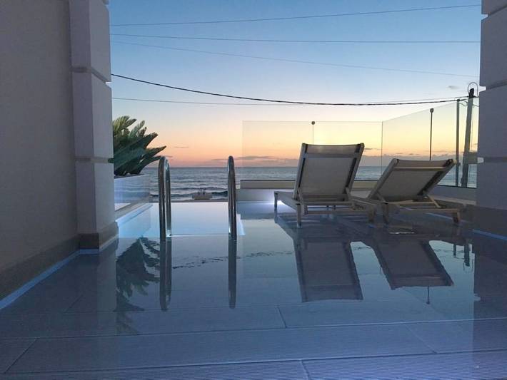 Hôtel pour 3 personnes, avec Balcon et Jacuzzi ainsi que Terrasse et Jardin