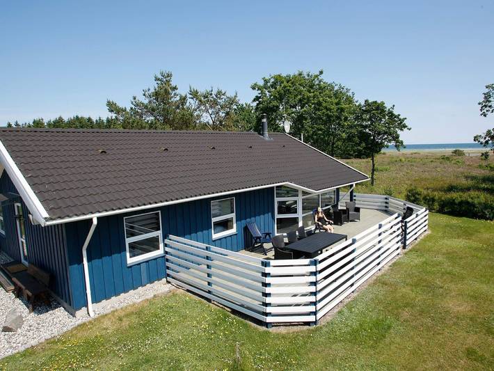 Ferieudlejning for 8 personer, med Jacuzzi og Terrasse samt Sauna i Hals