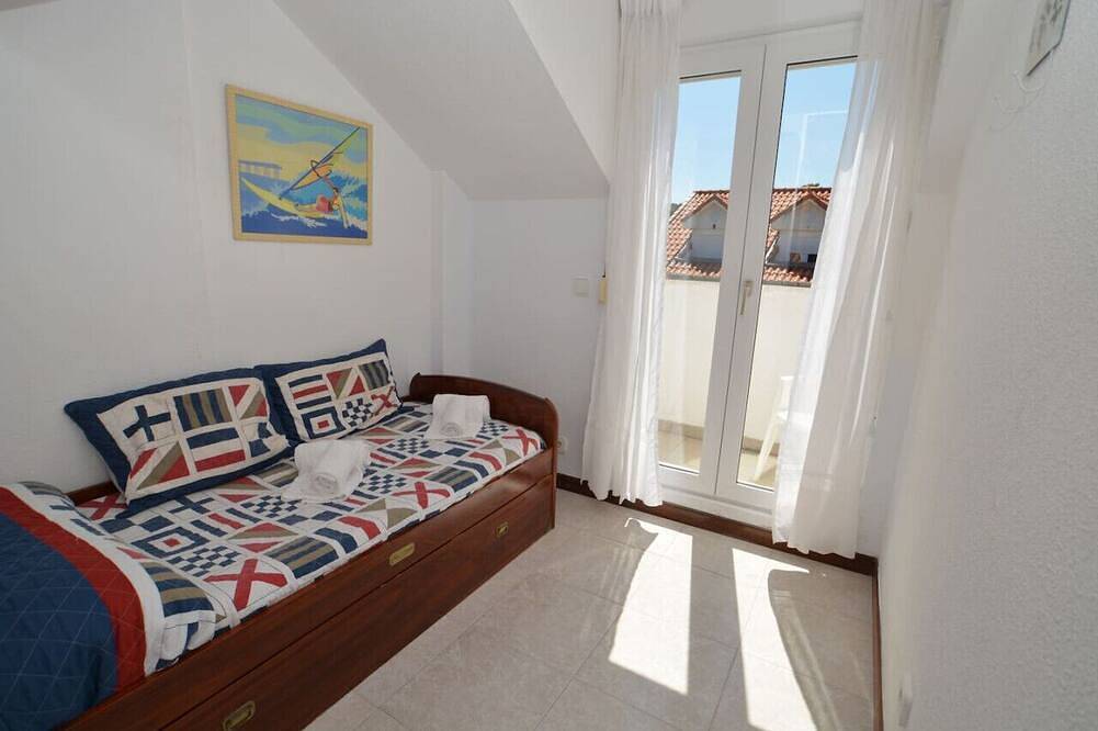Entire apartment, Apartamento con vistas a la playa y tenis - la Are in Arnuero, Cantabrian Coast