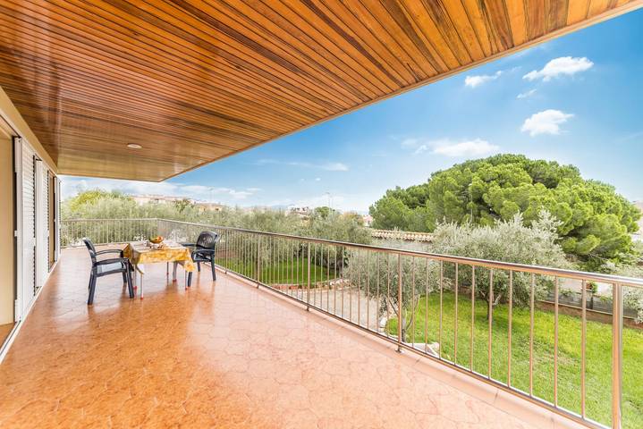 Chalet para 13 personas, con jardín y balcón en Alt Empordà - 2