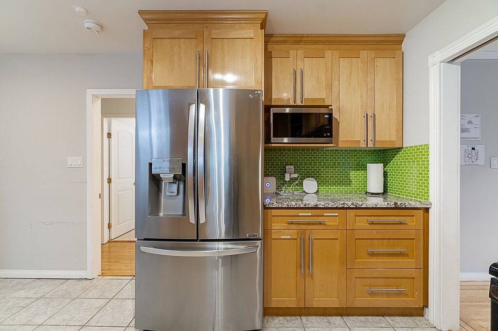 💥💎3 bedrooms 1.5 baths near Downtown W/ Ac 2 car parking. 1204 sq ft / 111 sq m in Vancouver, British-Columbia