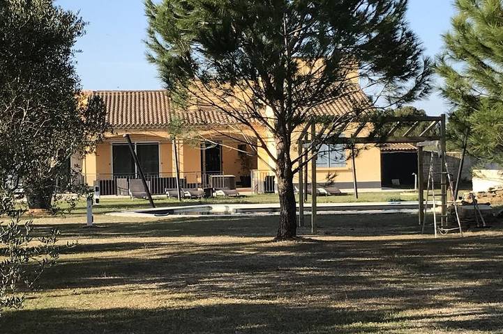 Ferienhaus - 5   Räume - 8/10   Personen in Arles, Mittelmeerküste (Frankreich)