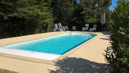 Cottage pour 8 personnes, avec terrasse ainsi que piscine et jardin à Vasles