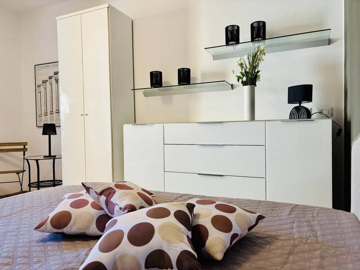 Ferienwohnung für 4 Personen, mit Balkon und Balkon/Terrasse sowie Terrasse und Pool in Gardasee-Lombardei