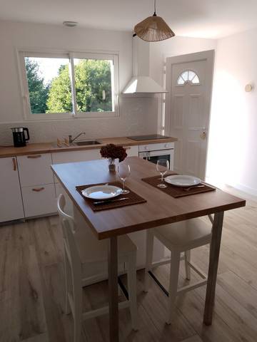 Gîte pour 2 personnes, avec jardin à Vertheuil
