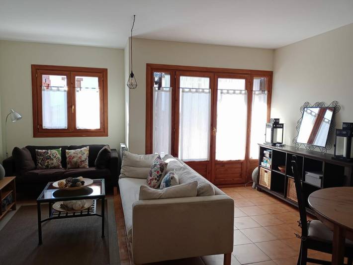 Gemütliches Ferienhaus für 8 Personen mit Patio und Garage in Villanúa in Villanúa, Aragonesische Pyrenäen