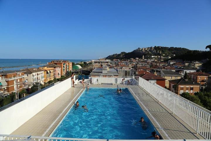 Appartamento vacanze per 4 persone, con piscina e balcone - 1